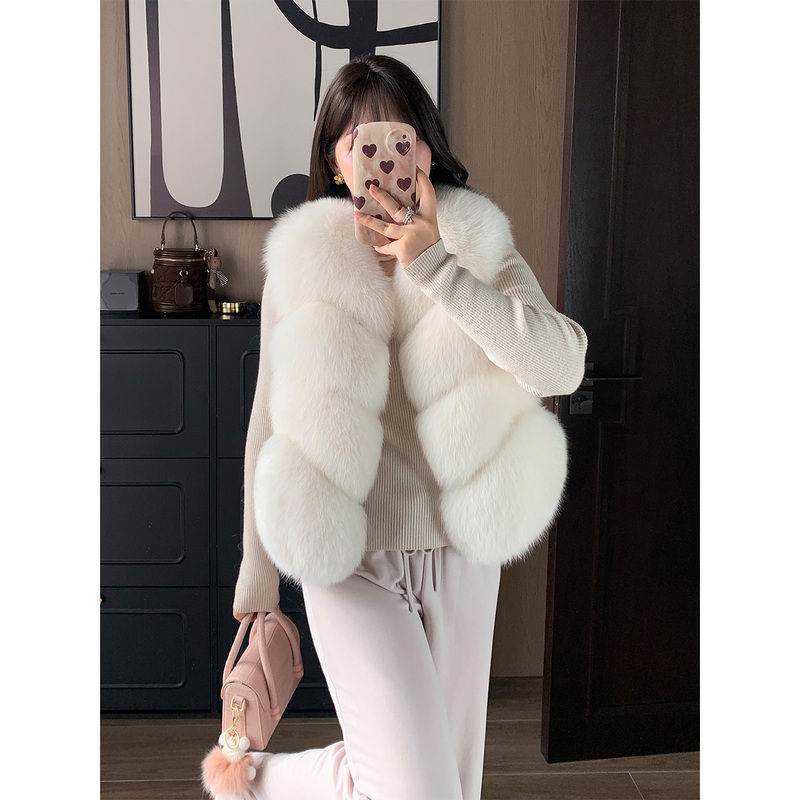 Ouni Fur Vest Made of Whole Fox Fur for Women, 2026 New Short Style Real Fur Vest, Slimming and Trendy