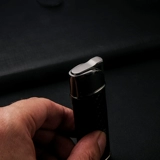 Оригинальная ветрозащитная зажигалка, металлическая сумка для техники с гравюрой, делается под заказ, подарок на день рождения