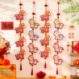 Новогодние украшения к 2026 году Лошади на входной двери с благословляющими персонажами, украшение праздника Весны и новогодней атмосферы в гостиной, новогодние подвески