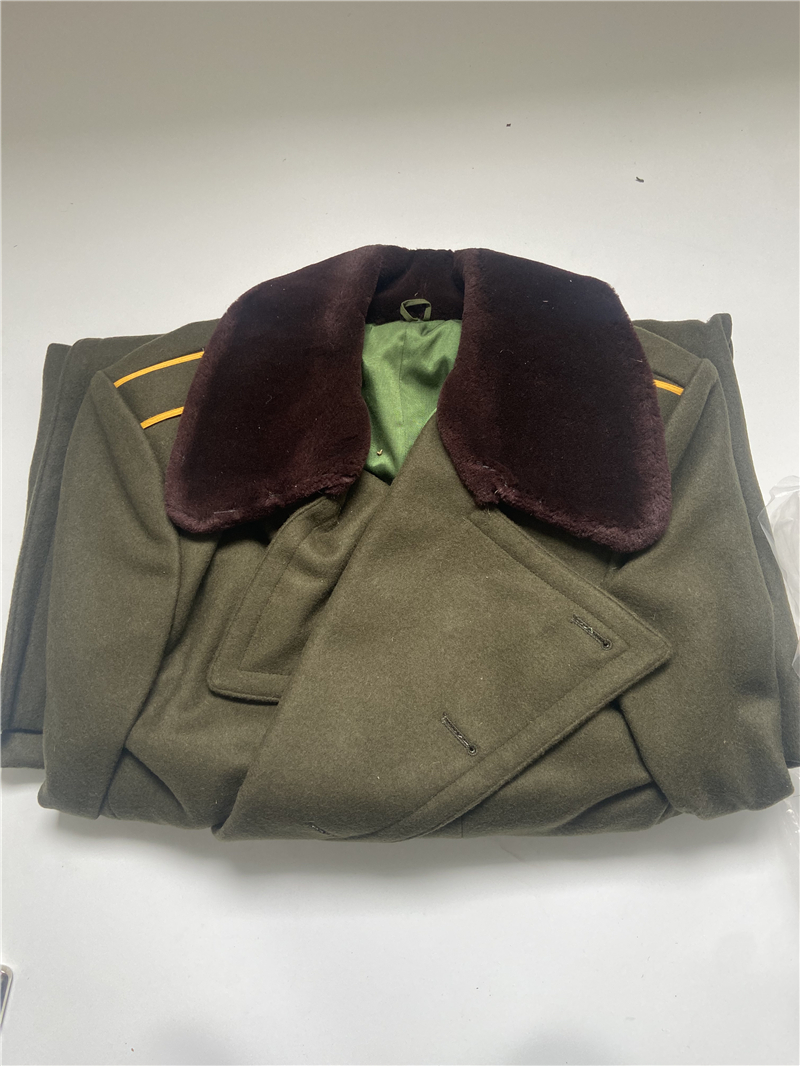 Old cadre's coat, coat, military coat, olive green wool coat, dry and rest old combatant fabric