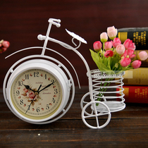 European silent table clock Bedroom living room clock ornaments Pastoral Wrought iron clock Desktop clock Table clock clock 