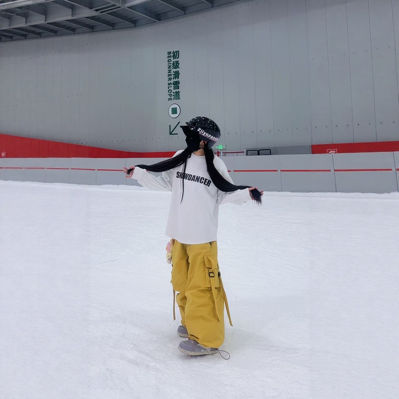 Winter New Ski Wear for Men and Women, Couple Style, Single and Double Board, Warm and Thickened Ski Sweatshirt with Small Wings and Streamers, Ski Pants Winter New Ski Wear for Men and Women, Couple Style, Single and Double Board, Warm and Thickened Ski Sweatshirt with Small Wings and Streamers, Ski Pants