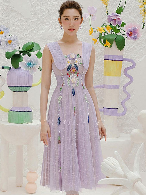 Vietnamese niche 2023 summer new celebrity temperament waist embroidered mesh sleeveless high-end goddess dress