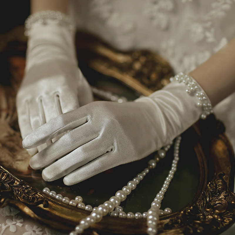 Bridal gloves 2020 autumn and winter new satin stretch pearl wedding photography wedding gloves wedding Korean elegance