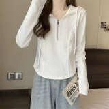 Белый весенний лонгслив с капюшоном, сексуальная короткая футболка, тренд сезона, по фигуре