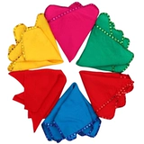 Ассоциация китайских танцоров проверяет реквизит Пятиуровь фермерских девочек танце