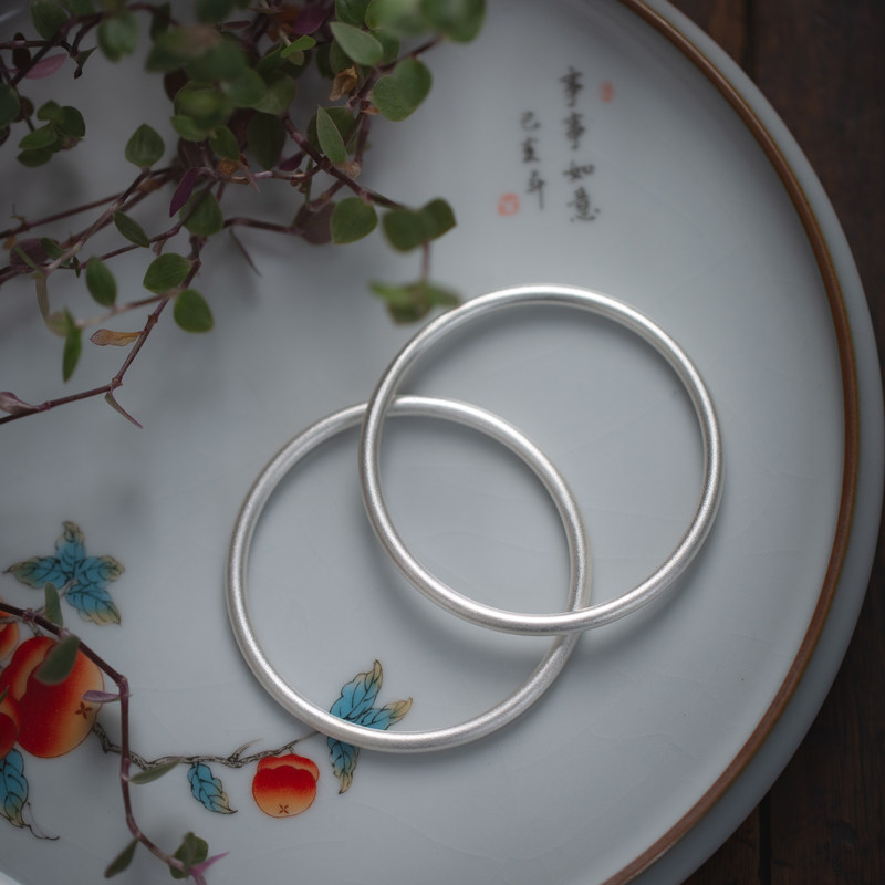 Many ancient French handmade pure silver simple closing solid 999 foot silver Alight bracelet in the future