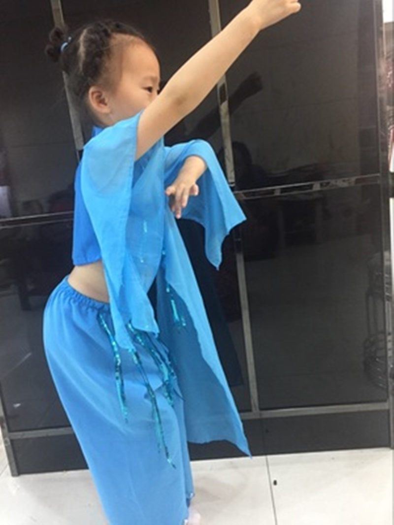 Buổi biểu diễn múa "Tôi và mặt trăng nói lời" của Tao Li Cup để phục vụ trang phục múa cho trẻ em dân tộc cổ điển váy múa alibaba cho bé