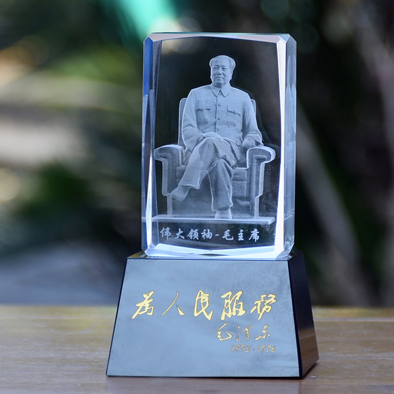 Chairman Mao statue decoration Chairman velvet sand gold windbreaker like sitting posture like binaural standard like living room study crystal decoration