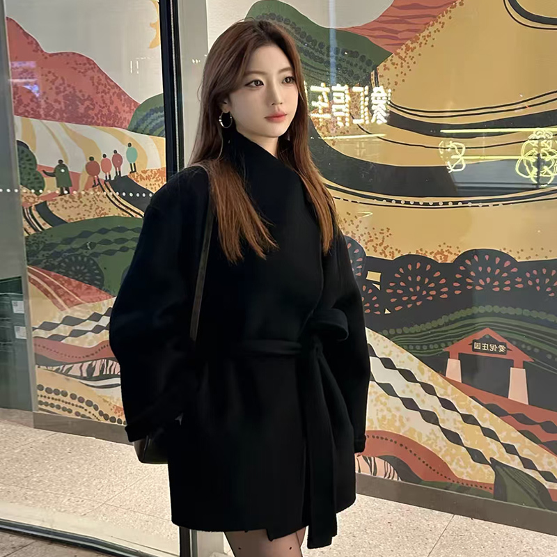 Black Short Double-Sided Wool Coat for Women, New Autumn and Winter Style, Single-Button, Petite, Elegant, Waist-Cinching Woolen Coat