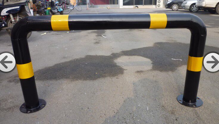 Car-blocking column U-type guard rail road isolation bar car bit lock separation barrier road guard rail
