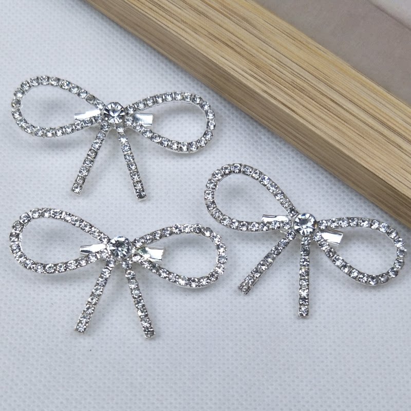 High-end super sparkly rhinestone small bow brooch for women, sweater cardigan pin, corsage decoration for dresses and suits.