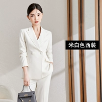 Бежевый пиджак классического кроя, костюм