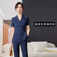 Синий пиджак классического кроя, короткий рукав