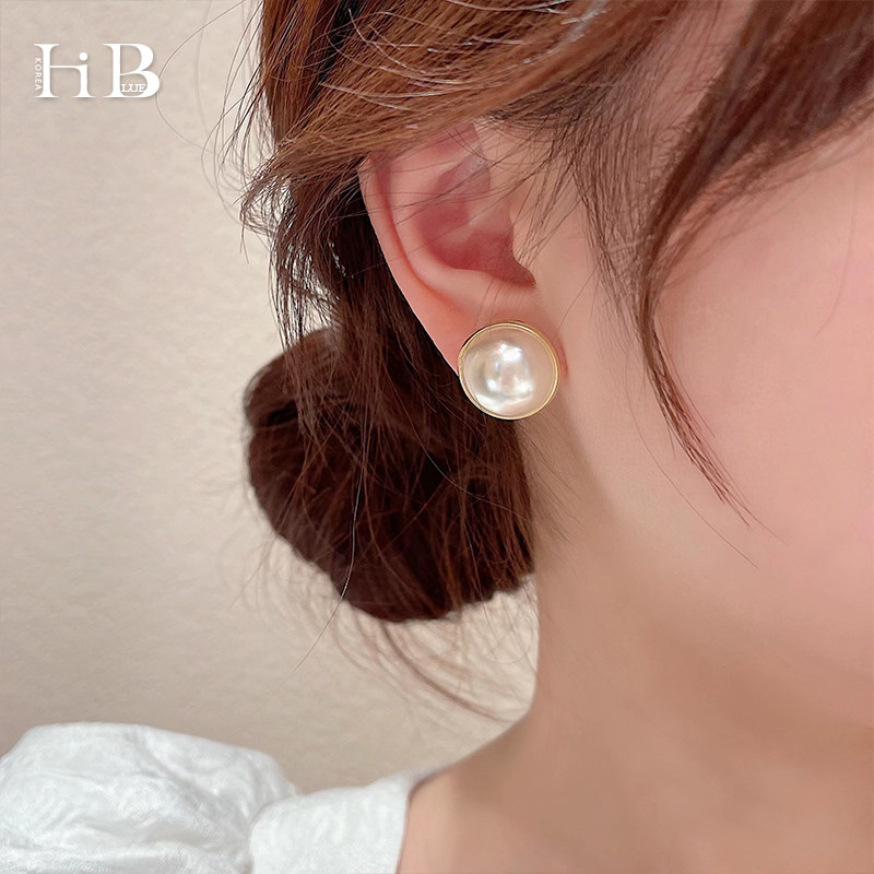 Light luxury high-end large pearl earrings women's autumn and winter round earrings 2022 new trendy temperament Korean earrings