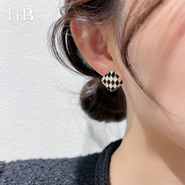 Ocean blue Korean black and white checkerboard geometric square earrings female autumn and winter design sense temperament Net red earrings earrings