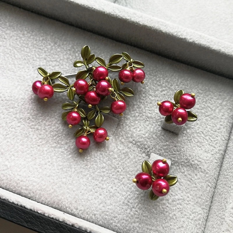 Cổ điển ba chiều cranberry tự nhiên ngọc trai nước ngọt vỏ màu xanh lá cây sơn trâm tai kẹp ear studs