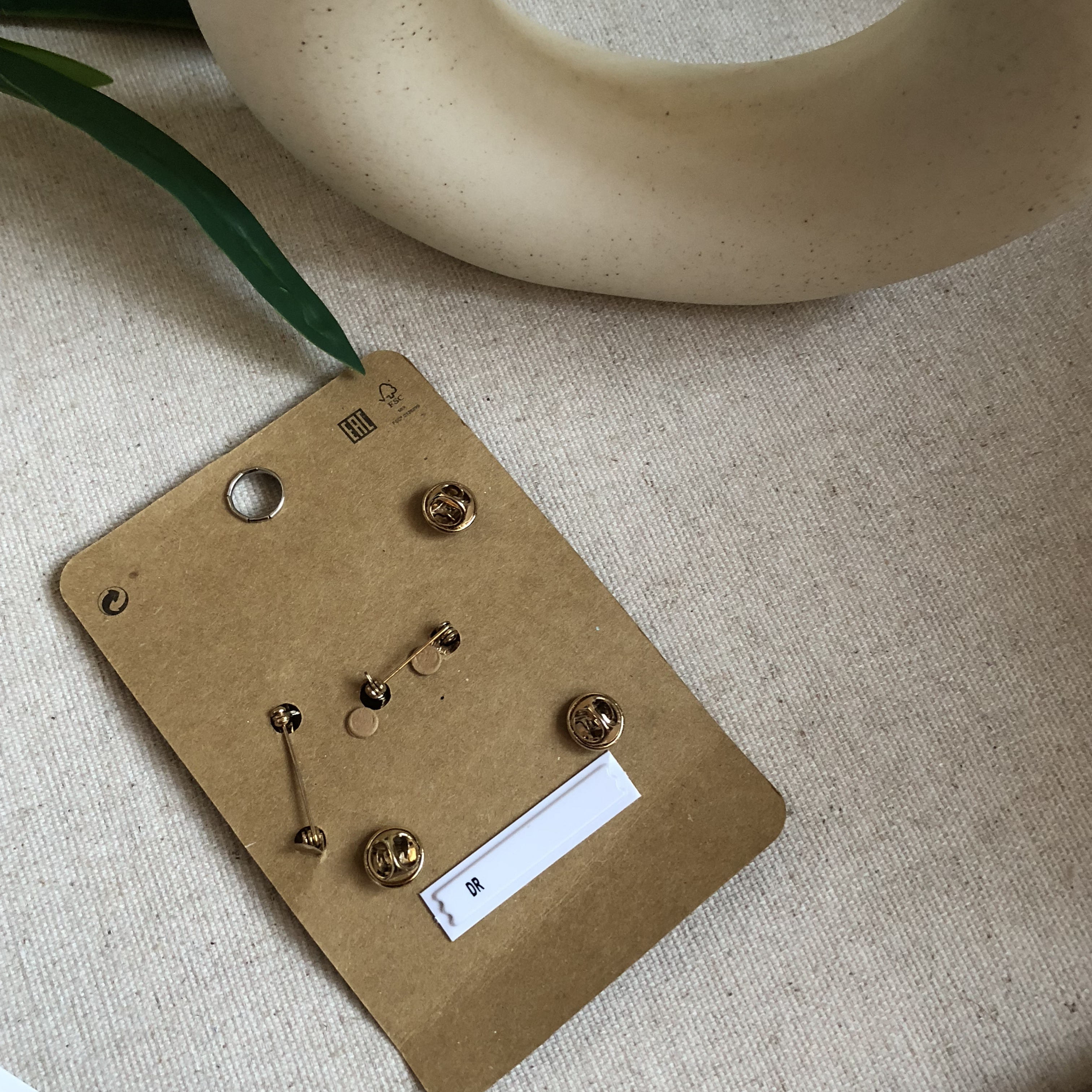 Cung điện siêu phong cách có thể thích chơi tình yêu trâm ngực khóa ngực đơn giản huy hiệu pin quần áo trang trí huy hiệu cài áo vest