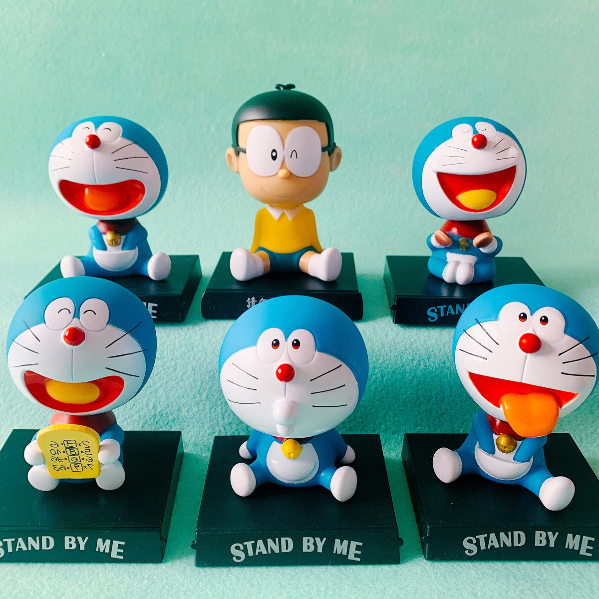 Cartoon cute blue fat little tinkling cat Doraemon cat will shake his head car ornaments practical boyfriend birthday present