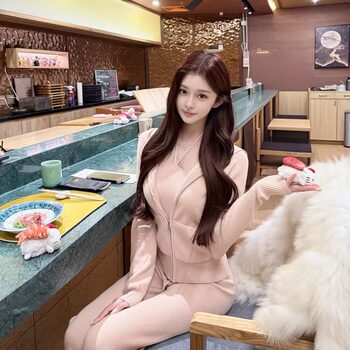 Han yujia ballet ສີບົວ imitation mink yarn ຜະສົມບວກກັບ velvet hooded cardigan ຊຸດໂສ້ງຖັກຊື່