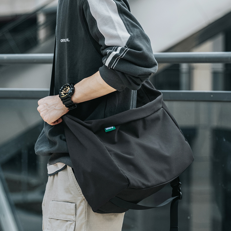 Hong Kong I Tgreg Japanese shoulder bag messenger bag male student shoulder bag sports messenger bag large capacity oblique men's bag