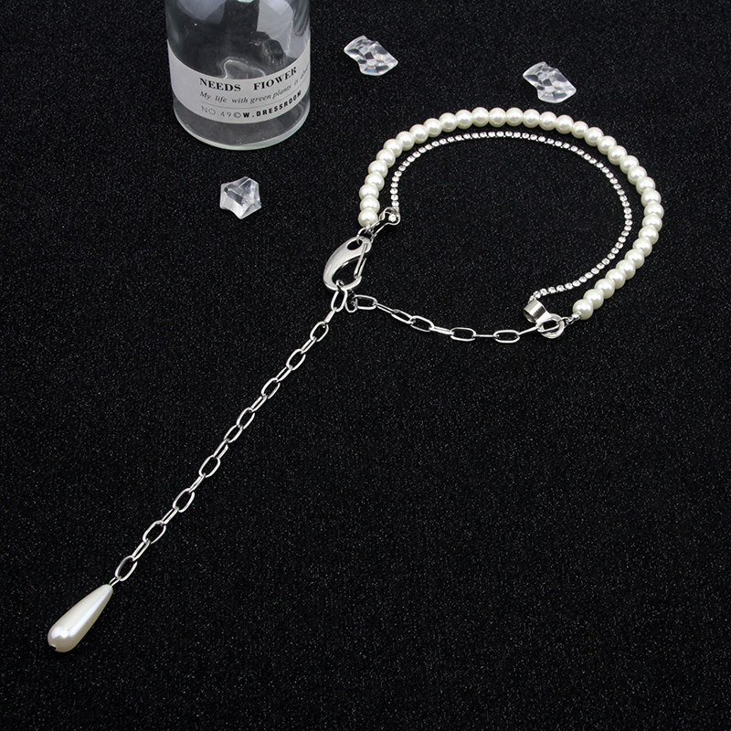 In 2020, there is a Chao strong multi - layer pearl - chain necklace niche design choker