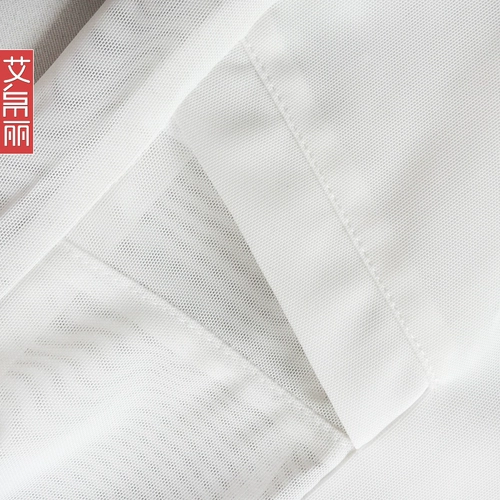 Короткий летний тонкий пиджак классического кроя для отдыха, облегающий крой