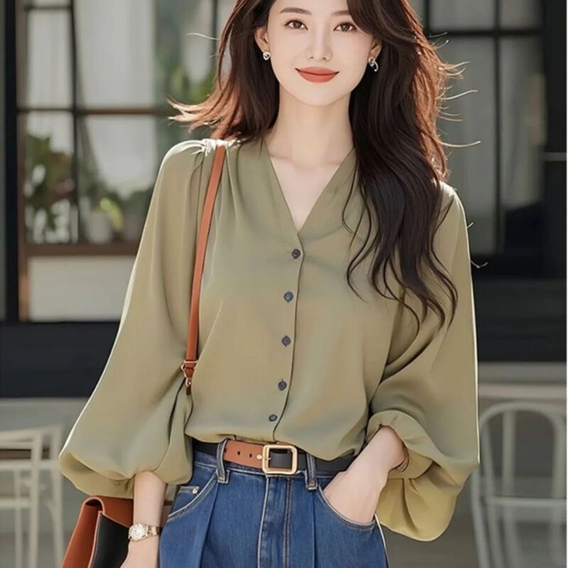 French-Style Long-Sleeved Shirt for Women, 2026 Autumn New Model, Unique, Beautiful, Super Stylish, V-Neck, Fashionable and Versatile Top