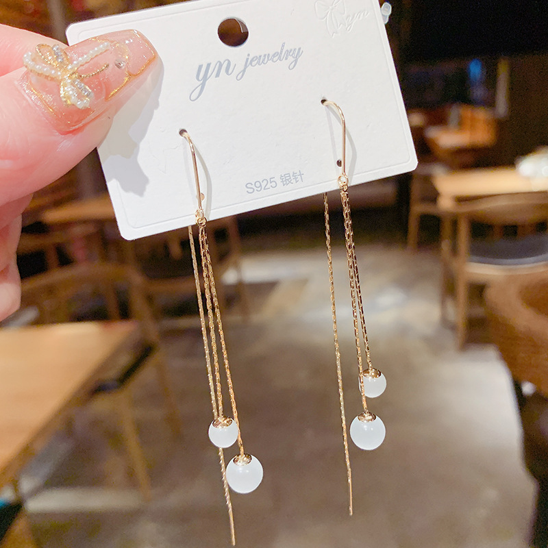 East Gate Fashion Cat Eye Stone Streaming Suear Super Fairy Long Version Earrings s925 Silver Needle Temperament Net Red and Thin Ear Accessories