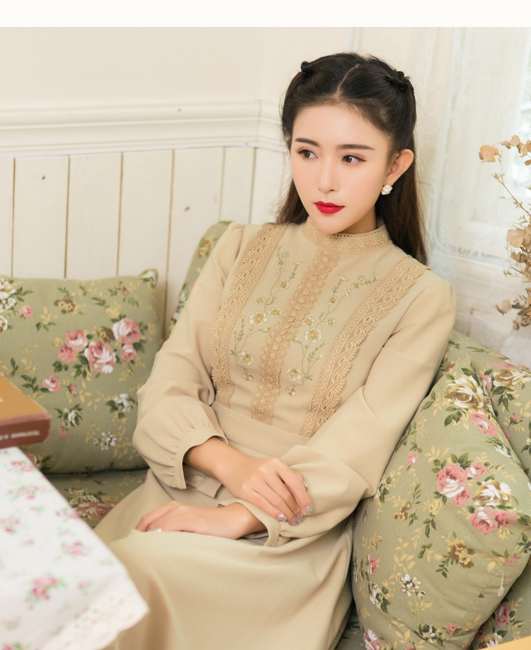 Nụ cười bướng bỉnh để sưởi ấm mùa thu đông 2018 mới của phụ nữ nghệ thuật cổ điển retro thêu cổ áo dài tay váy xòe đẹp
