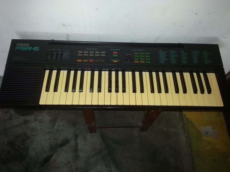 Originally installed Japanese YAMAHA mountain leaf electronic organ PSR-6