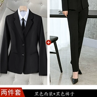 Пиджак классического кроя, черные штаны, ремень