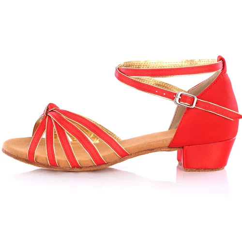 Большая красная девочка латиноамериканская танце