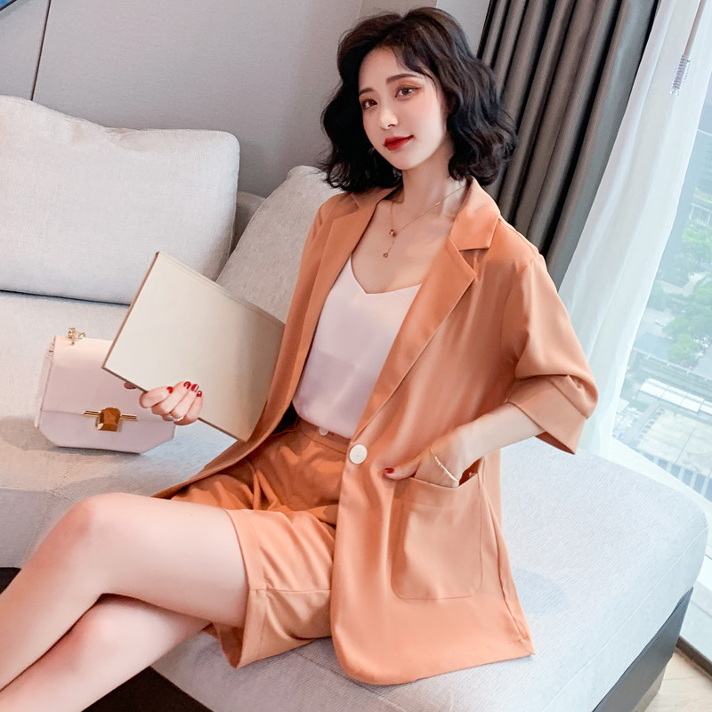 Small suit suit women's shorts two-piece temperament summer thin section fashion net red fried street small man 2020 new