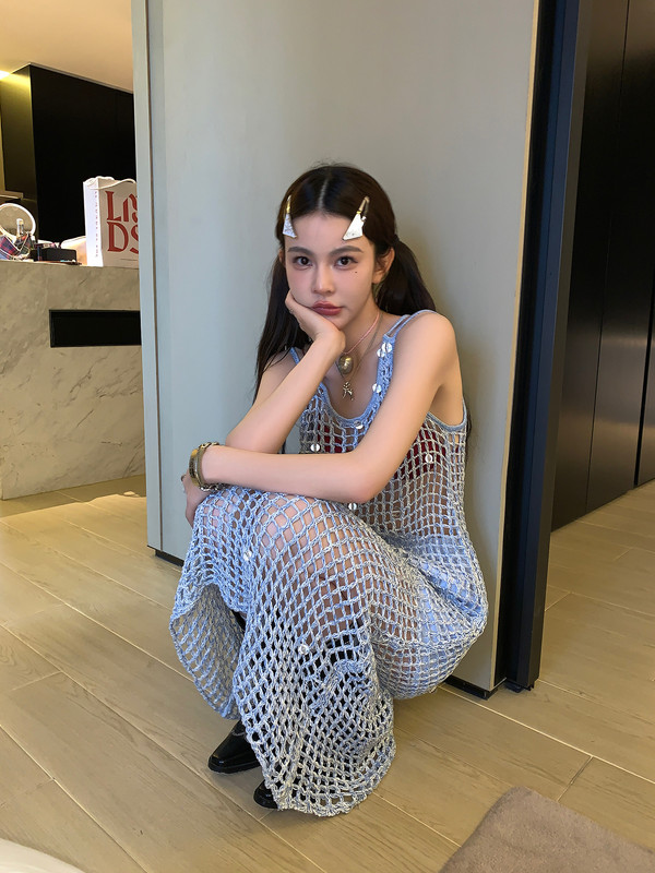 Le Rouge Zhou Meimei Cut Out Woven 60 Handmade Crystal Glass Bead Decorated Knitted Layered Dress Le Rouge Zhou Meimei Cut Out Woven 60 Handmade Crystal Glass Bead Decorated Knitted Layered Dress