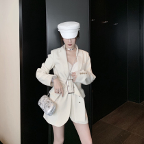 CHICYOU gentle little woman super wild two-wearing beige bright line wide belt blazer new