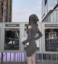  CHICYOU A burst S-shaped figure black and gray two-color ro wind wizard hat off-the-shoulder slim-fit sexy t-shirt skirt