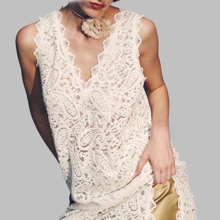 Summer Vintage Style Mid-Length Lace Camisole for Women with Paisley Pattern, Long Vest That Covers the Hips, Slimming Side-Slit Top