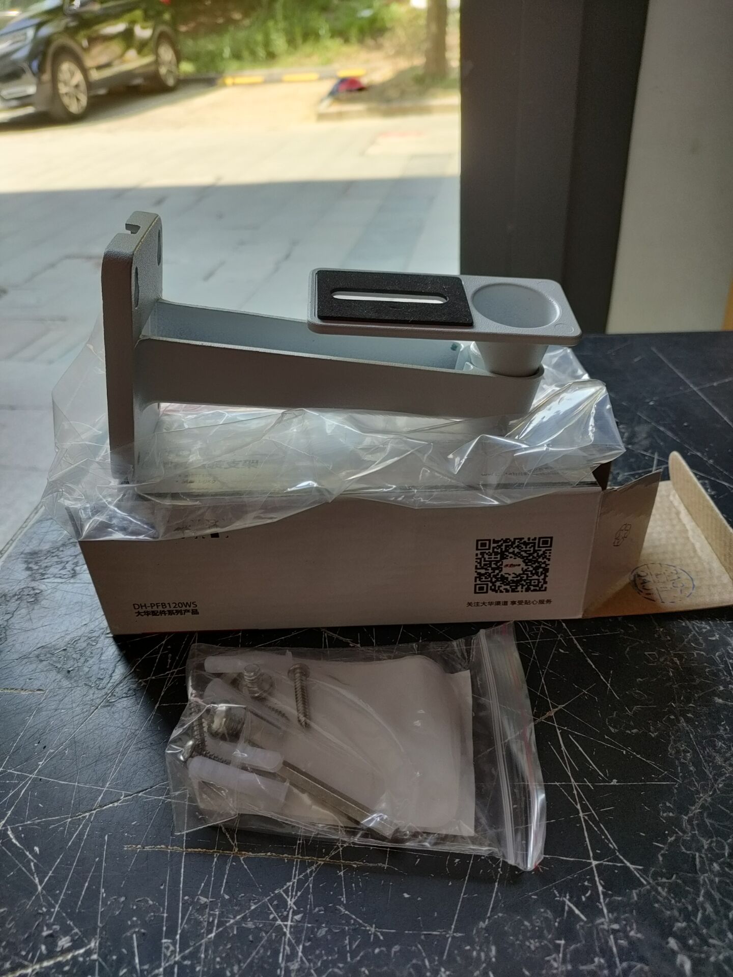 Large Chinese camera special bracket DH-PFB120WS special price promotion lots of spot 