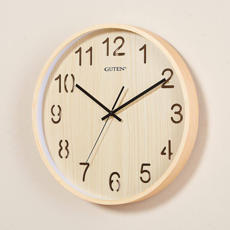 Nordic solid wood simple wall clock home mute living room clock modern decorative wall watch light luxury creative bedroom clock