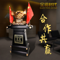 Pure copper handshake landing ornaments Win-win cooperation Opening celebration Business gifts Company anniversary front desk decorations