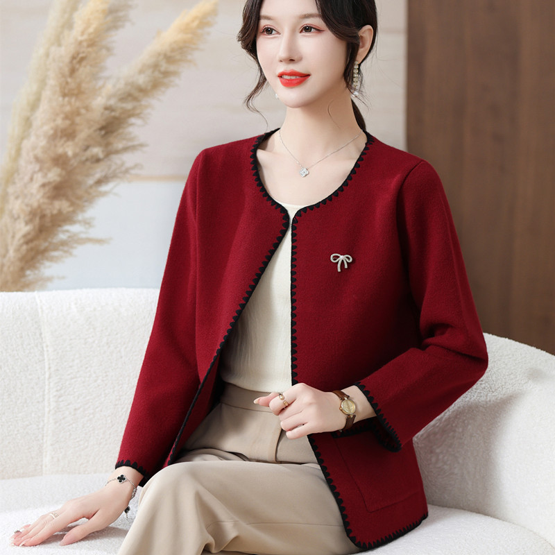 Red Coat Worn over a Wedding Dress, Shawl for the Mother of the Bride, Suitable for the 2026 Year of the Horse in December