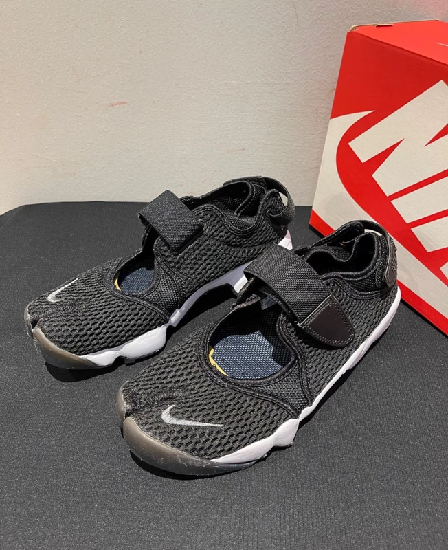 Nike Women's Air Rift Summer Cute and Quirky Split-Toe Ninja Casual Shoes 848386-001