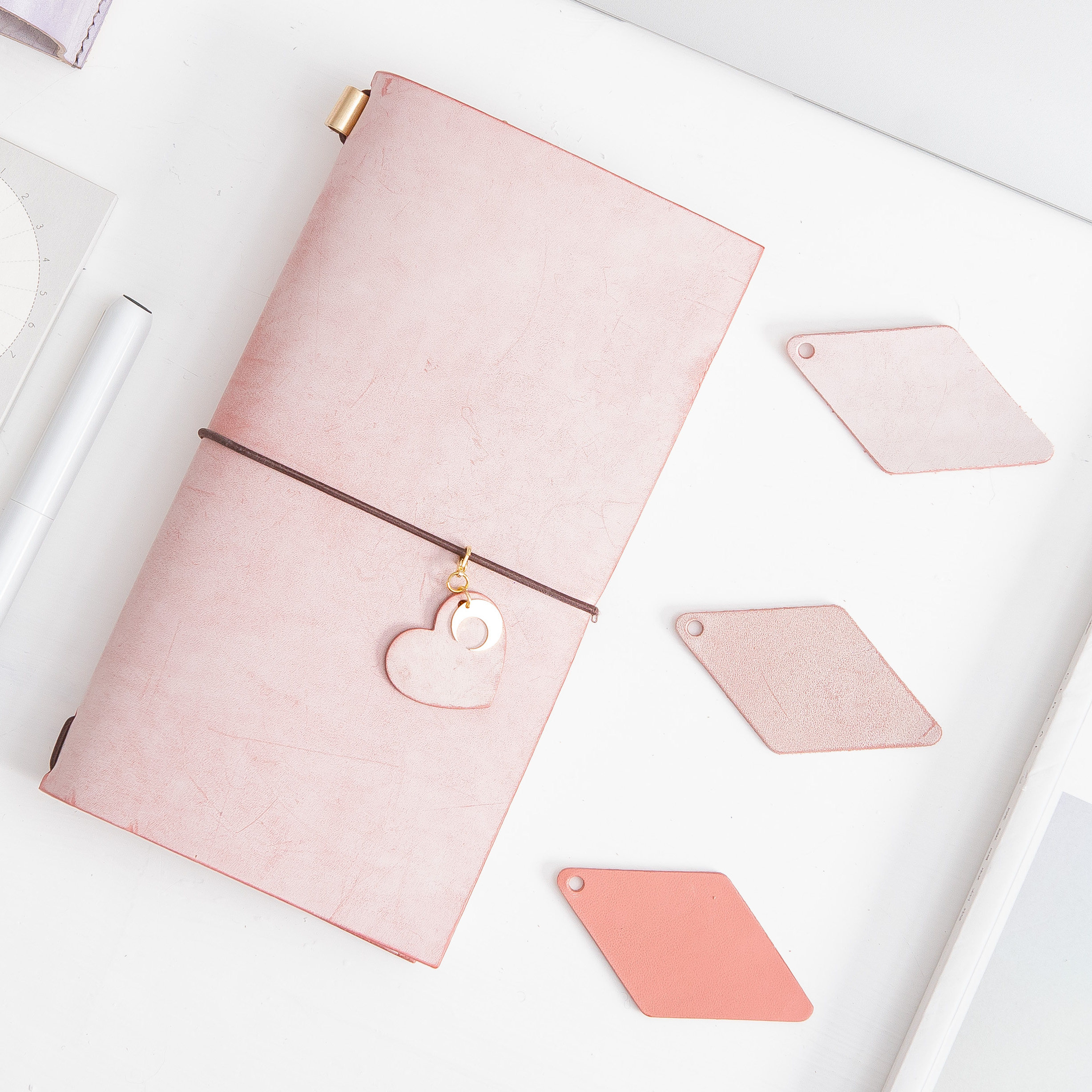 Things to do with WUZHI ® genuine leather TN Handbooks Ledger Leather Traveler Notebook Italy Plant Tanning Cow Leather wax-Taobao