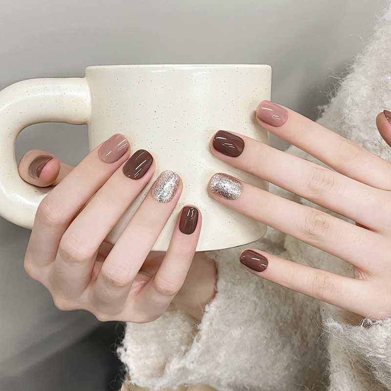 Yunxi Caramel Cocoa Handmade Nail Art Wearable Nails 2026 New Autumn and Winter Finished Short Fake Nail Tips