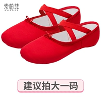 Модели красного кружева должны иметь большой размер, а ноги жирны, чтобы сделать два больших ярда