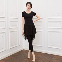 Черные штаны, короткий рукав