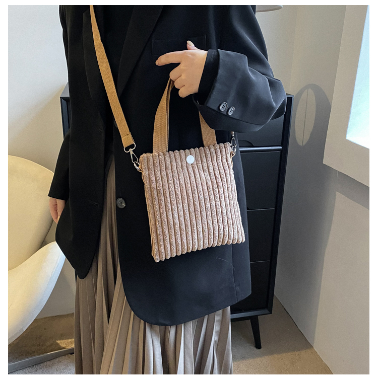 Women's Small Polyester Solid Color Basic Bucket Magnetic Buckle Handbag display picture 23