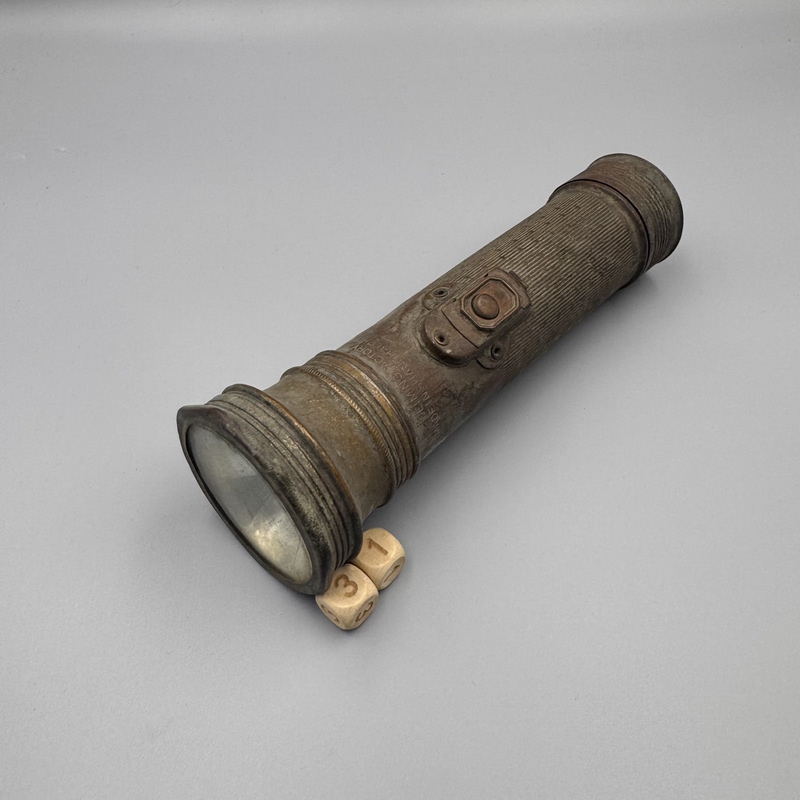 Authentic Old Items from the Republic of China Period, Flashlight, Lighting Lamp, Antique Collectibles, Nostalgic Decoration, Cannot Be Used Authentic Old Items from the Republic of China Period, Flashlight, Lighting Lamp, Antique Collectibles, Nostalgic Decoration, Cannot Be Used