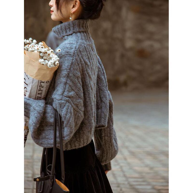 French-Style Retro Knit Sweater for Women, Gray Turtleneck, Short Sweater, Loose and Slimming, Thickened for Autumn and Winter